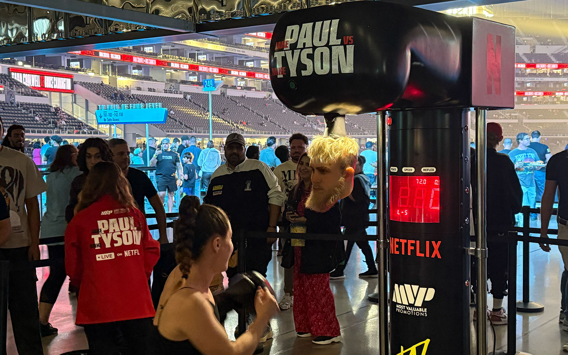 Punch-Jake-In-The-Face-Jake-Paul-Mikle-Tyson